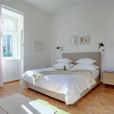 With Wifi - 20912 Apartment Split